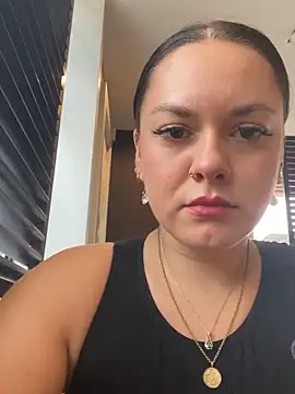 Luccreccia  online show from 09-20-25, 09:21