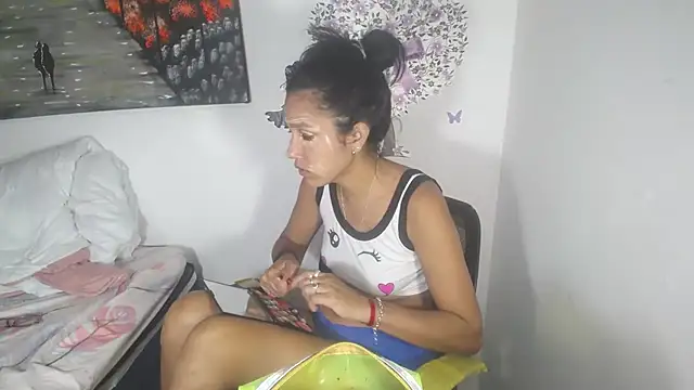 KamileLatinasexy online show from 10-20-25, 12:44