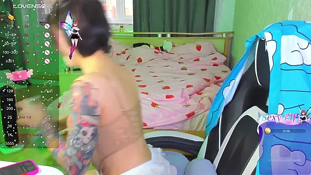 Snapshot of folinskayyya chatting on 12-15-25, 05:23 folinskayyya online show from 12-15-25, 05:23