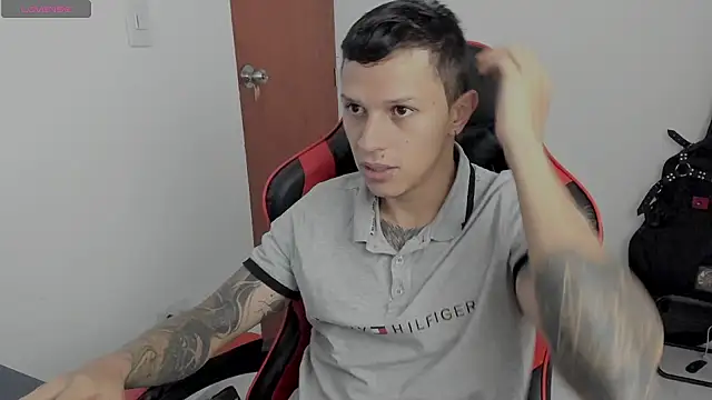 Snapshot of davebrow chatting on 10-18-25, 11:11 davebrow online show from 10-18-25, 11:11