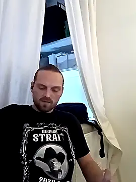 Snapshot of VitaminmanFL chatting on 10-06-25, 12:19 VitaminmanFL online show from 10-06-25, 12:19