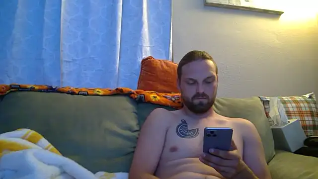 Snapshot of VitaminmanFL chatting on 10-25-25, 10:23 VitaminmanFL online show from 10-25-25, 10:23