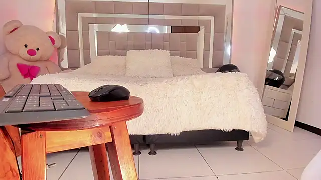 Nicolle foxy online show from 12-23-24, 11:49