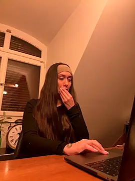 Snapshot of emiliasommer chatting on 10-04-25, 08:07 emiliasommer online show from 10-04-25, 08:07