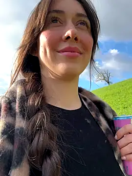 Snapshot of emiliasommer chatting on 10-16-25, 02:18 emiliasommer online show from 10-16-25, 02:18