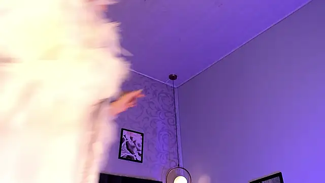 Hannah Borbon online show from 01-15-25, 03:22