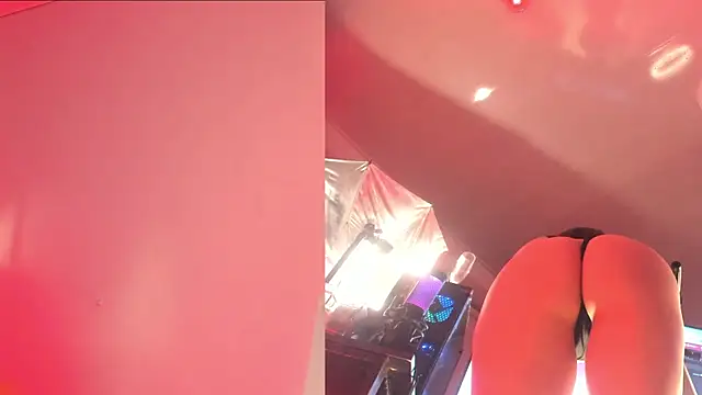 Hannah Borbon online show from 02-16-25, 05:37