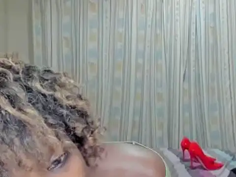 Snapshot of AfricanSquirtingQueen chatting on 10-12-25, 06:40 AfricanSquirtingQueen online show from 10-12-25, 06:40