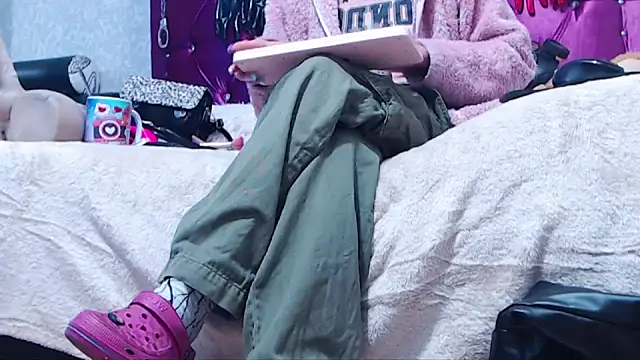 AyshaScott online show from 04-06-26, 01:01