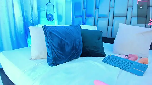 Emily Gil1 online show from 09-26-25, 01:48