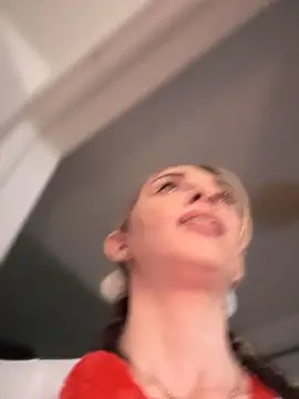 Snapshot of BrattyBae_xo chatting on 10-31-25, 07:48 BrattyBae xo online show from 10-31-25, 07:48