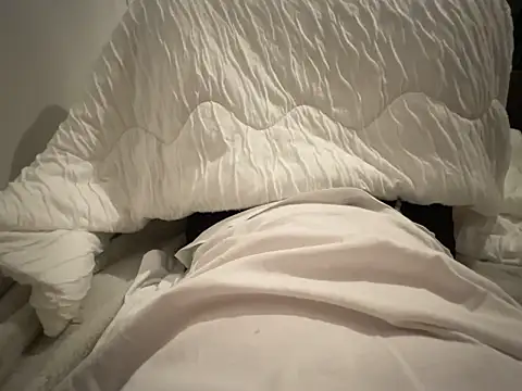 Snapshot of shiro_3 chatting on 10-24-25, 01:51 shiro 3 online show from 10-24-25, 01:51