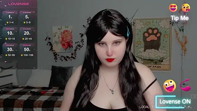 Snapshot of Crystal_Chris chatting on 09-15-25, 04:18 Crystal Chris online show from 09-15-25, 04:18