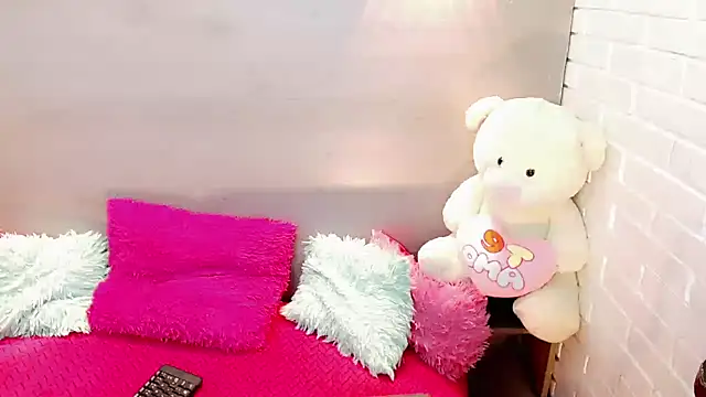 Daniela Pink  online show from 10-31-25, 07:37