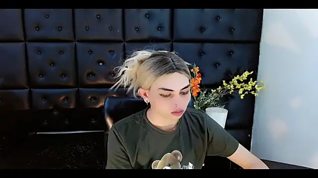 Daniela Pink  online show from 02-11-26, 07:30