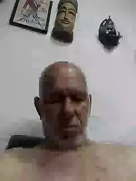 Snapshot of FabiQuilmes chatting on 01-12-25, 12:07 FabiQuilmes online show from 01-12-25, 12:07