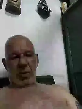 Snapshot of FabiQuilmes chatting on 02-06-25, 11:37 FabiQuilmes online show from 02-06-25, 11:37