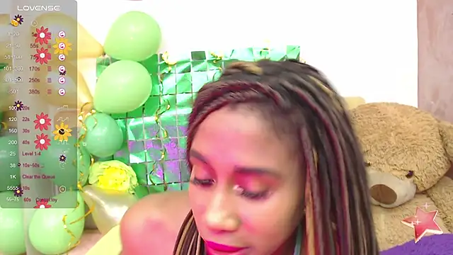 Snapshot of SheylaBrodhlei chatting on 03-17-25, 12:25 SheylaBrodhlei online show from 03-17-25, 12:25