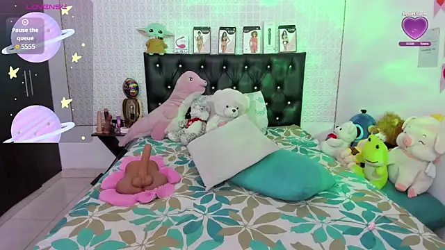 Snapshot of redgirlofficial chatting on 09-26-25, 03:54 redgirlofficial online show from 09-26-25, 03:54