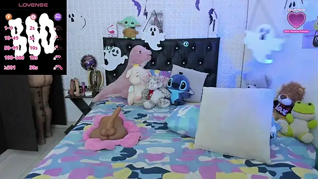 Snapshot of redgirlofficial chatting on 10-14-25, 11:38 redgirlofficial online show from 10-14-25, 11:38