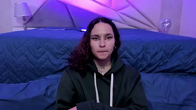 AnnyThompson  online show from 01-08-25, 12:28