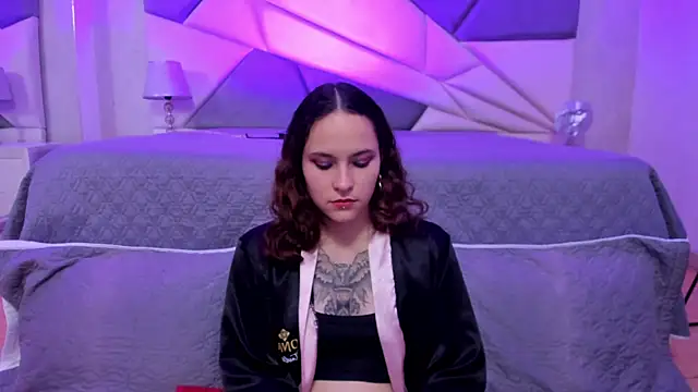 AnnyThompson  online show from 02-05-25, 09:29