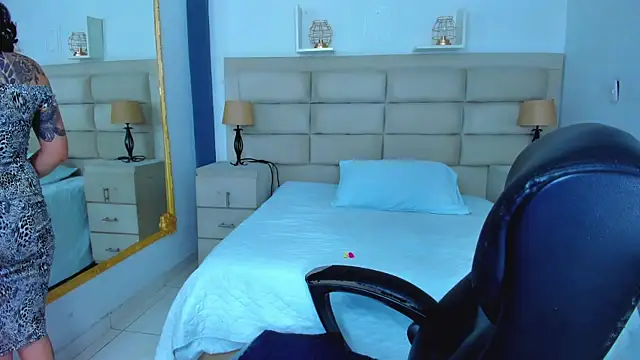 AnnyThompson  online show from 09-20-25, 09:05