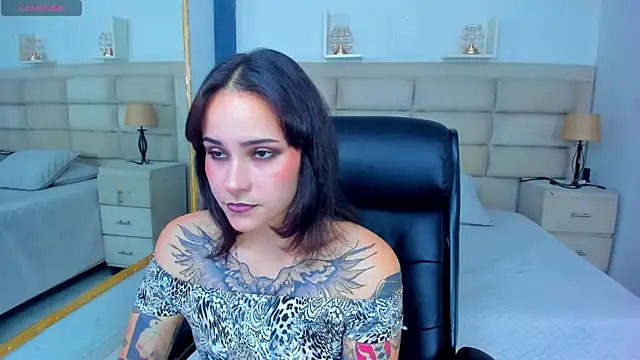 AnnyThompson  online show from 10-04-25, 09:24