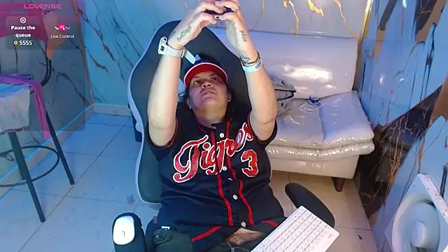 snowflake xxx online show from 01-18-26, 04:16