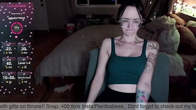 Plantbabeee online show from 03-18-25, 03:09