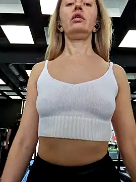 Miss    Mia  online show from 02-06-25, 09:32