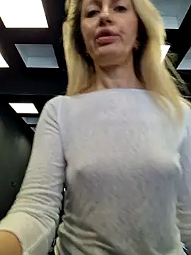 Miss    Mia  online show from 03-01-25, 12:23