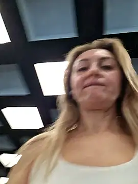 Miss    Mia  online show from 01-14-26, 11:27