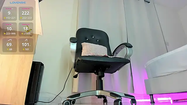 Snapshot of dakofeet chatting on 02-11-25, 08:10 dakofeet online show from 02-11-25, 08:10