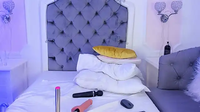 Snapshot of Jasmine55__ chatting on 12-10-24, 06:44 Jasmine55 online show from 12-10-24, 06:44