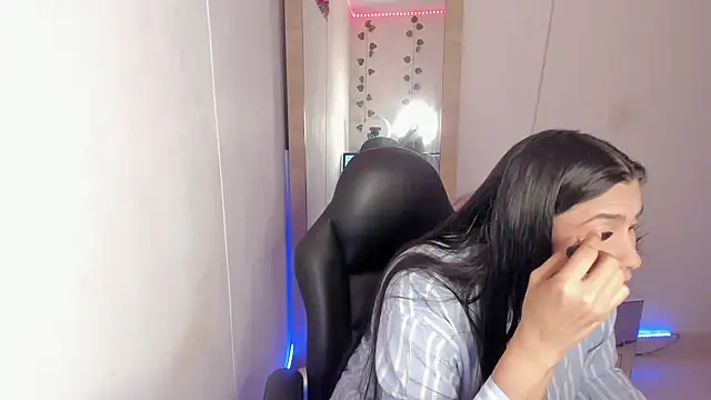 Snapshot of hellensexy chatting on 12-19-24, 08:55 hellensexy online show from 12-19-24, 08:55