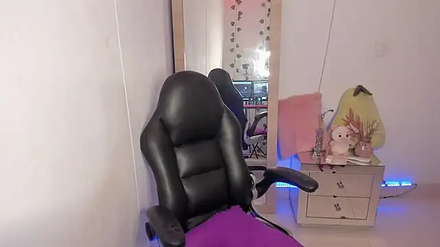 Snapshot of hellensexy chatting on 01-16-25, 11:48 hellensexy online show from 01-16-25, 11:48