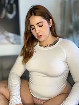 ValerieHilton online show from 10-15-25, 10:21