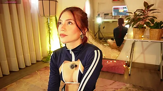 chloebritto online show from 04-22-26, 01:56