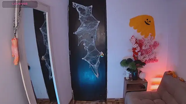 Lucy Princes online show from 10-28-25, 07:12