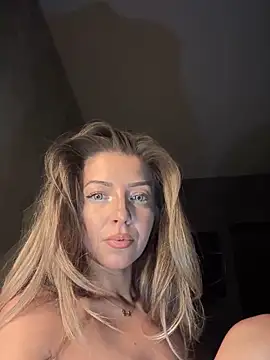Snapshot of SonyaD_ chatting on 03-04-25, 05:42 SonyaD online show from 03-04-25, 05:42