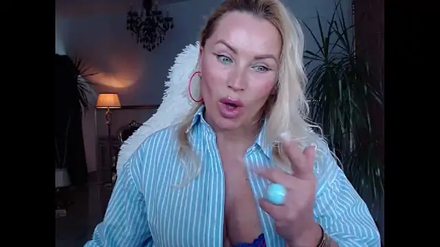 Snapshot of eyesangel22 chatting on 12-08-24, 09:57 eyesangel22 online show from 12-08-24, 09:57