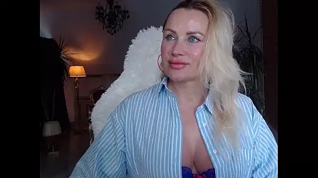 Snapshot of eyesangel22 chatting on 12-23-24, 10:42 eyesangel22 online show from 12-23-24, 10:42