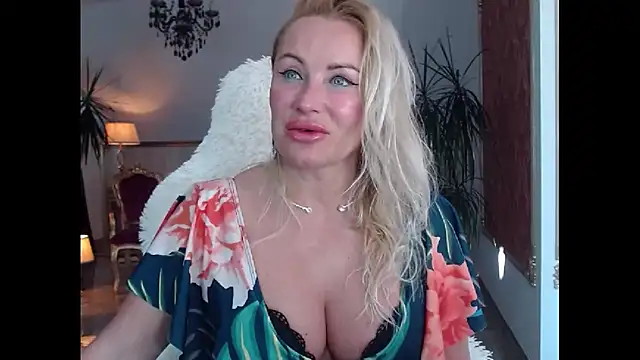 Snapshot of eyesangel22 chatting on 01-14-25, 11:31 eyesangel22 online show from 01-14-25, 11:31