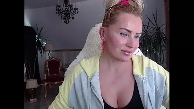 Snapshot of eyesangel22 chatting on 01-29-25, 12:24 eyesangel22 online show from 01-29-25, 12:24