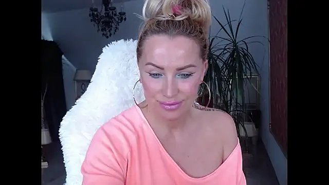 Snapshot of eyesangel22 chatting on 02-18-25, 09:43 eyesangel22 online show from 02-18-25, 09:43