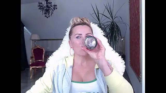 Snapshot of eyesangel22 chatting on 03-18-25, 11:08 eyesangel22 online show from 03-18-25, 11:08