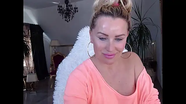 Snapshot of eyesangel22 chatting on 03-19-25, 12:45 eyesangel22 online show from 03-19-25, 12:45