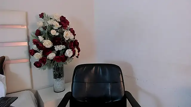 CamilaSofiia online show from 03-12-25, 10:39