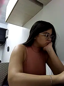 CamilaSofiia online show from 10-12-25, 04:39